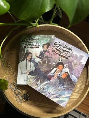 Grandmaster of Demonic Cultivation Volumes 4 & 5 - White, Lavender Covers